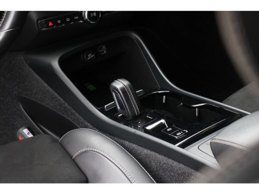 Volvo  XC40 2.0 B4 AWD R-Design | Trekhaak | 360 Camera | Harman/Kardon | Adaptive Cruise | Keyless ActivLease financial lease