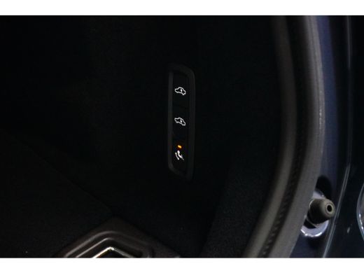 Volvo  XC60 2.0 T6 Plug-in hybrid AWD Plus Dark | Luchtvering | Stoelventilatie | Trekhaak | 360 Camera | ActivLease financial lease