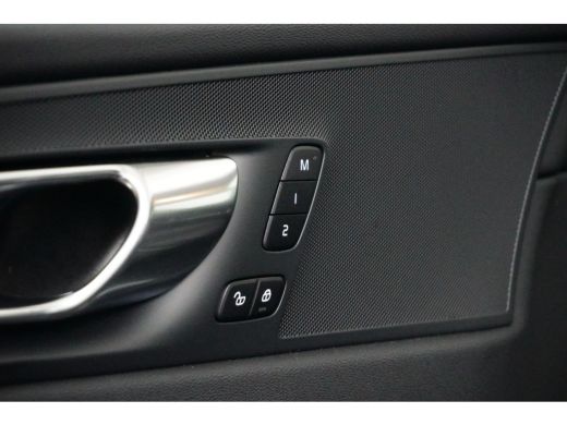 Volvo  XC60 T6 Plug-in hybrid AWD Plus Dark | Achterbank verwarmd | Alarmsysteem | Apple Carplay/Android Auto... ActivLease financial lease