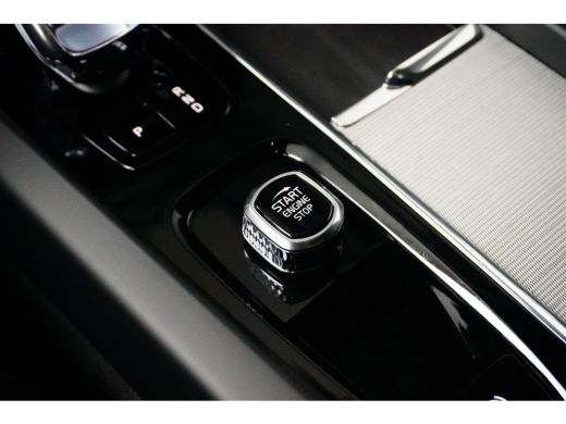 Volvo  XC60 T6 Plug-in hybrid AWD Plus Dark | Achterbank verwarmd | Alarmsysteem | Apple Carplay/Android Auto... ActivLease financial lease