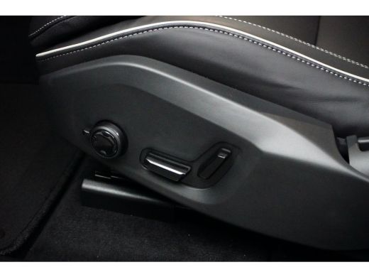 Volvo  XC60 T6 Plug-in hybrid AWD Plus Dark | Achterbank verwarmd | Alarmsysteem | Apple Carplay/Android Auto... ActivLease financial lease