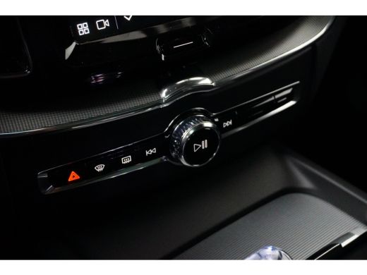 Volvo  XC60 T6 Plug-in hybrid AWD Plus Dark | Achterbank verwarmd | Alarmsysteem | Apple Carplay/Android Auto... ActivLease financial lease