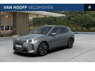 BMW iX xDrive60 M Sport / Panoramadak / Trekhaak / Adaptief onderstel / Soft-Close / Stoelventilatie / P...