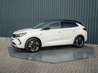 Opel Grandland 1.2 Turbo 130Pk Aut. Ultimate | Keyless | Elk. A-klep | Stoel & Stuur verw. | Camera | Prijs Rijk...