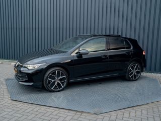 Volkswagen Golf 1.5 eTSI 50 Edition | Panodak | Stoelgeheugen | Head up | Trekhaak Elk. Wegkl. | Harman/ Kardon |...