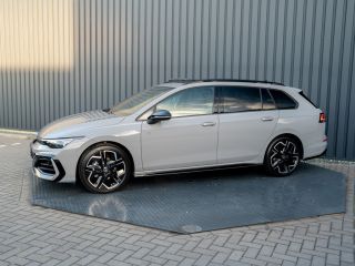 Volkswagen Golf 1.5 eTSI R-Line Edition | Pano | Trekhaak wegkl. | IQ Light | Head Up | Elk. A-klep | Prijs Rijkl...
