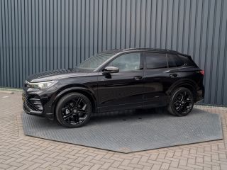 Volkswagen Tiguan 1.5 eTSI R-Line Edition | 360 Camera | Harman/ Kardon | Trekhaak | Panodak | IQ Light | Head Up |...