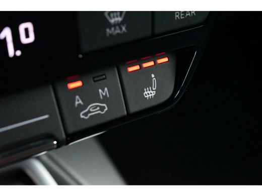 Audi A3 Sportback 40 TFSI e S-Line Pano ACC S-zetels 18inch ActivLease financial lease