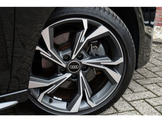 Audi A3 Sportback 40 TFSI e S-Line Pano ACC S-zetels 18inch ActivLease financial lease