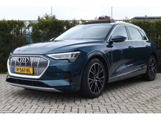 Audi e-tron 50 quattro Launch edition plus 71 kWh | Schuifdak | Adaptieve Cruise | Stoelverwarming | Luchtver... Audi e-tron 50 quattro Launch edition plus 71 kWh | Schuifdak | Adaptieve Cruise | Stoelverwarming | Luchtver...