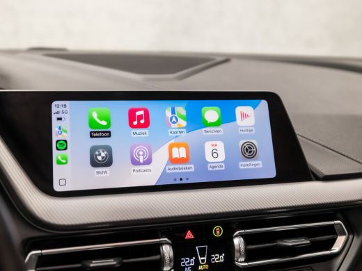 BMW 1 Serie 118i M Sport High Executive Automaat (APPLE CARPLAY, M PAKKET, GROOT NAVI, LEDER, STOELVERWARMING... ActivLease financial lease