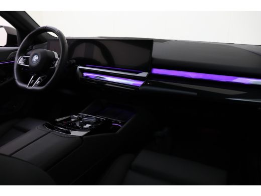 BMW 5 Serie Touring 530e M Sport Automaat / Panoramadak / Trekhaak / Stoelventilatie / Bowers & Wilkins / Com... ActivLease financial lease