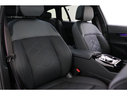 BMW 5 Serie Touring 530e M Sport Automaat / Panoramadak / Trekhaak / Stoelventilatie / Bowers & Wilkins / Com... ActivLease financial lease