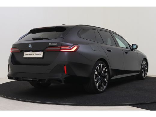 BMW 5 Serie Touring 530e M Sport Automaat / Panoramadak / Trekhaak / Stoelventilatie / Bowers & Wilkins / Com... ActivLease financial lease