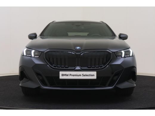 BMW 5 Serie Touring 530e M Sport Automaat / Panoramadak / Trekhaak / Stoelventilatie / Bowers & Wilkins / Com... ActivLease financial lease