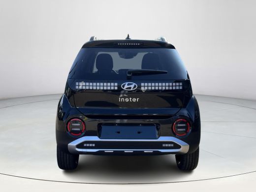 Hyundai Inster Evolve 49 kWh | 3.000,- korting | Gratis laadstation t.w.v. 589,- | Uit voorraad leverbaar | ActivLease financial lease
