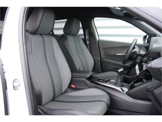 Peugeot 2008 1.2 PURETECH 100PK ALLURE | Climate controle | Cruise Controle | 17'' Lichtmetalen velgen | 360° ... ActivLease financial lease