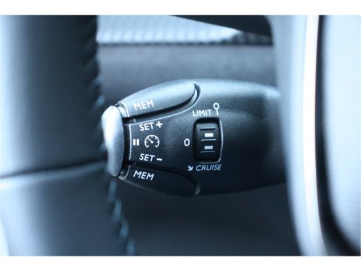 Peugeot 2008 1.2 PURETECH 100PK ALLURE | Climate controle | Cruise Controle | 17'' Lichtmetalen velgen | 360° ... ActivLease financial lease