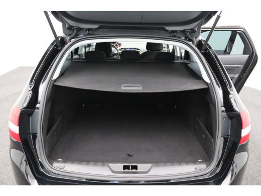 Peugeot 308 SW 1.2 PureTech Blue Lease | Airco | Armsteun voor | Bandenspanningscontrolesysteem ActivLease financial lease