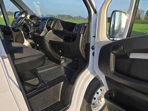 Peugeot Boxer 335 2.2 BlueHDi L2 H2 - Euro 6 - 140 Pk - ParkeerCamera - Airco - Cruise Control ActivLease financial lease