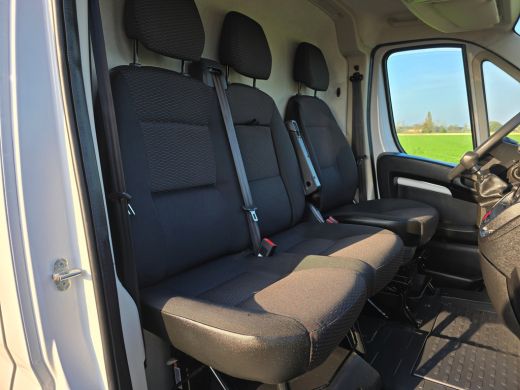 Peugeot Boxer 335 2.2 BlueHDi L2 H2 - Euro 6 - 140 Pk - ParkeerCamera - Airco - Cruise Control ActivLease financial lease