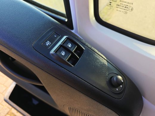 Peugeot Boxer 335 2.2 BlueHDi L2 H2 - Euro 6 - 140 Pk - ParkeerCamera - Airco - Cruise Control ActivLease financial lease