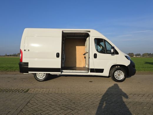 Peugeot Boxer 335 2.2 BlueHDi L2 H2 - Euro 6 - 140 Pk - ParkeerCamera - Airco - Cruise Control ActivLease financial lease