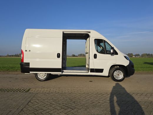 Peugeot Boxer 335 2.2 BlueHDi L2 H2 - Euro 6 - 140 Pk - ParkeerCamera - Airco - Cruise Control ActivLease financial lease