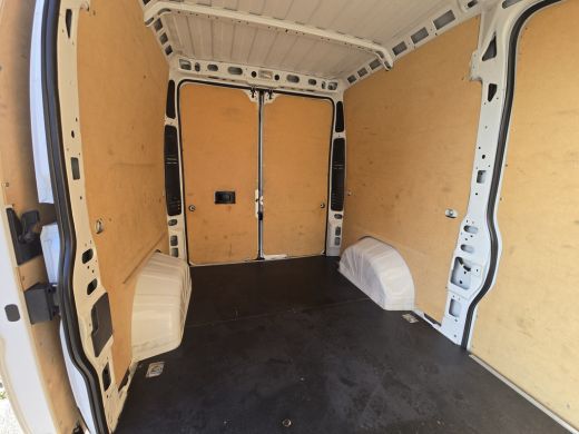 Peugeot Boxer 335 2.2 BlueHDi L2 H2 - Euro 6 - 140 Pk - ParkeerCamera - Airco - Cruise Control ActivLease financial lease