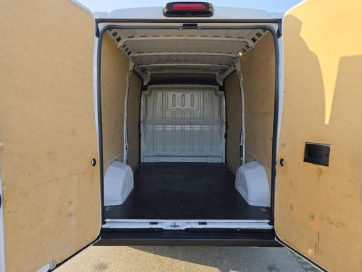 Peugeot Boxer 335 2.2 BlueHDi L2 H2 - Euro 6 - 140 Pk - ParkeerCamera - Airco - Cruise Control ActivLease financial lease