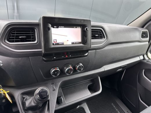 Renault Master T35 2.3 dCi 135 PK / L2H2 / 1e EIG. / 40.759 KM / TREKHAAK / AIRCO / NAVIGATIE / LED DAGRIJVERL. ActivLease financial lease