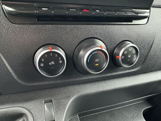 Renault Master T35 2.3 dCi 135 PK / L2H2 / 1e EIG. / 40.759 KM / TREKHAAK / AIRCO / NAVIGATIE / LED DAGRIJVERL. ActivLease financial lease