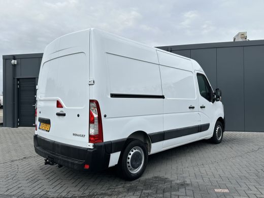 Renault Master T35 2.3 dCi 135 PK / L2H2 / 1e EIG. / 40.759 KM / TREKHAAK / AIRCO / NAVIGATIE / LED DAGRIJVERL. ActivLease financial lease
