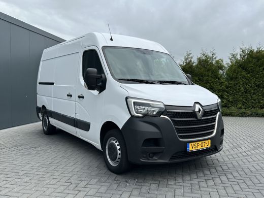Renault Master T35 2.3 dCi 135 PK / L2H2 / 1e EIG. / 40.759 KM / TREKHAAK / AIRCO / NAVIGATIE / LED DAGRIJVERL. ActivLease financial lease