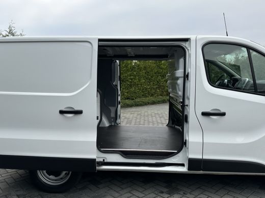 Renault Trafic 2.0 dCi 120 PK / L1H1 / 1e EIG. / TREKHAAK / 2x SCHUIFDEUR / AIRCO / CRUISE / NAVI / LED KOPLAMPEN ActivLease financial lease