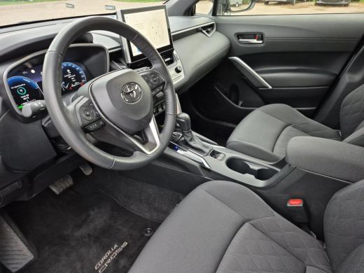 Toyota Corolla Cross Hybrid 200 Style | Stoel- + stuurverwarming | Parkeersensoren | Keyless entry | Carplay | ActivLease financial lease