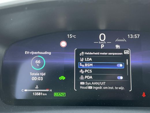 Toyota Corolla Cross Hybrid 200 Style | Stoel- + stuurverwarming | Parkeersensoren | Keyless entry | Carplay | ActivLease financial lease