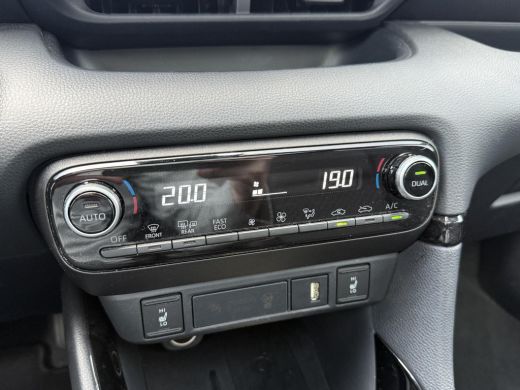 Toyota Yaris 1.5 Hybrid Executive **HEAD-UP DISPLAY/ DODEHOEK DETECTIE/ PARKEERSENSOREN/ 36 MAANDEN GARANTIE** ActivLease financial lease