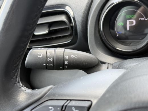 Toyota Yaris 1.5 Hybrid Executive **HEAD-UP DISPLAY/ DODEHOEK DETECTIE/ PARKEERSENSOREN/ 36 MAANDEN GARANTIE** ActivLease financial lease
