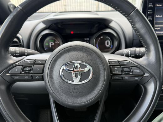 Toyota Yaris 1.5 Hybrid Executive **HEAD-UP DISPLAY/ DODEHOEK DETECTIE/ PARKEERSENSOREN/ 36 MAANDEN GARANTIE** ActivLease financial lease