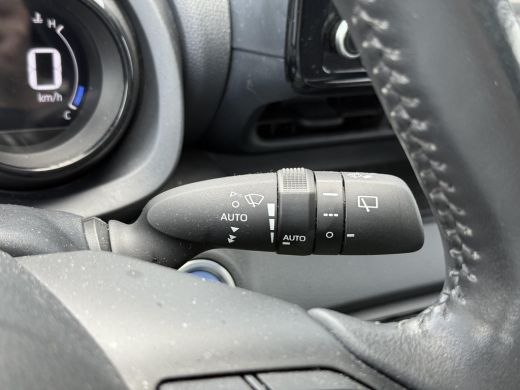Toyota Yaris 1.5 Hybrid Executive **HEAD-UP DISPLAY/ DODEHOEK DETECTIE/ PARKEERSENSOREN/ 36 MAANDEN GARANTIE** ActivLease financial lease