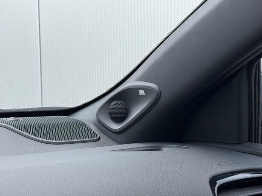 Toyota Yaris 1.5 Hybrid Executive **HEAD-UP DISPLAY/ DODEHOEK DETECTIE/ PARKEERSENSOREN/ 36 MAANDEN GARANTIE** ActivLease financial lease