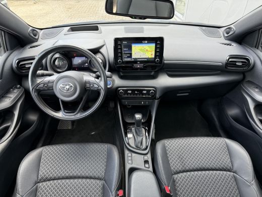 Toyota Yaris 1.5 Hybrid Executive **HEAD-UP DISPLAY/ DODEHOEK DETECTIE/ PARKEERSENSOREN/ 36 MAANDEN GARANTIE** ActivLease financial lease