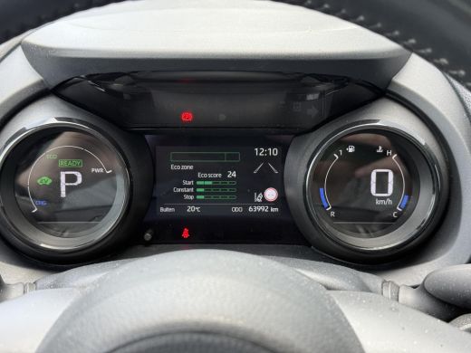 Toyota Yaris 1.5 Hybrid Executive **HEAD-UP DISPLAY/ DODEHOEK DETECTIE/ PARKEERSENSOREN/ 36 MAANDEN GARANTIE** ActivLease financial lease