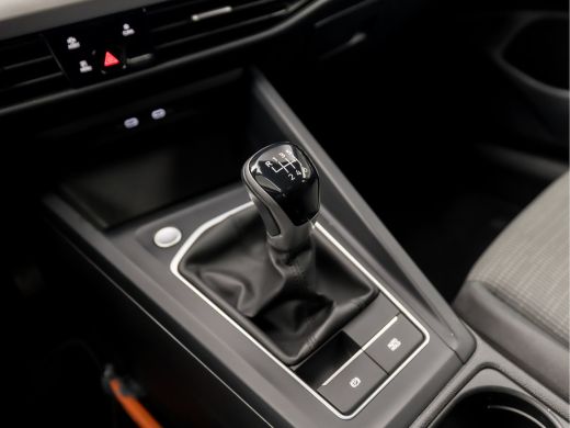 Volkswagen Golf 1.0 TSI Sportline (APPLE CARPLAY, GROOT NAVI, PARKEERSENSOREN, KEYLESS, GETINT GLAS, SPORTSTOELEN... ActivLease financial lease