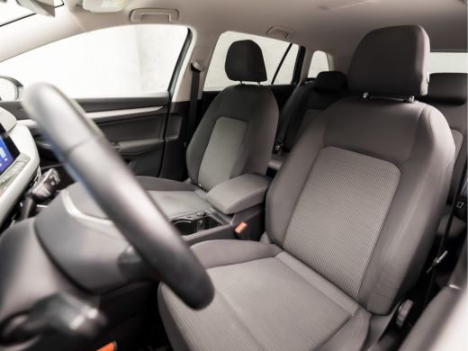 Volkswagen Golf 1.0 TSI Sportline (APPLE CARPLAY, GROOT NAVI, PARKEERSENSOREN, KEYLESS, GETINT GLAS, SPORTSTOELEN... ActivLease financial lease