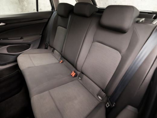 Volkswagen Golf 1.0 TSI Sportline (APPLE CARPLAY, GROOT NAVI, PARKEERSENSOREN, KEYLESS, GETINT GLAS, SPORTSTOELEN... ActivLease financial lease