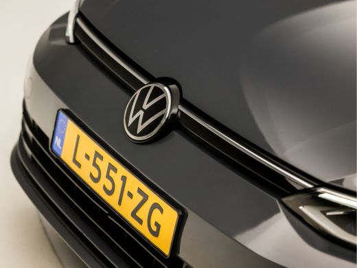 Volkswagen Golf 1.0 TSI Sportline (APPLE CARPLAY, GROOT NAVI, PARKEERSENSOREN, KEYLESS, GETINT GLAS, SPORTSTOELEN... ActivLease financial lease