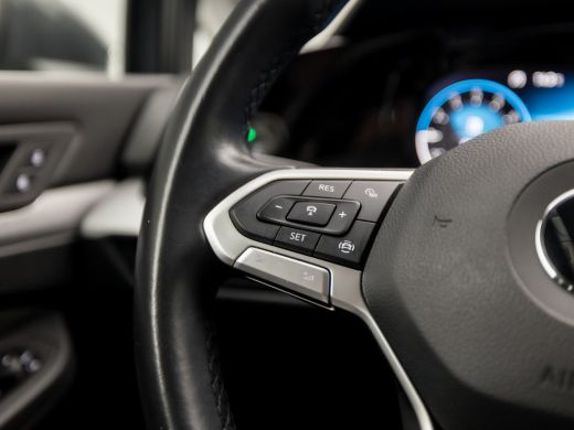 Volkswagen Golf 1.0 TSI Sportline (APPLE CARPLAY, GROOT NAVI, PARKEERSENSOREN, KEYLESS, GETINT GLAS, SPORTSTOELEN... ActivLease financial lease