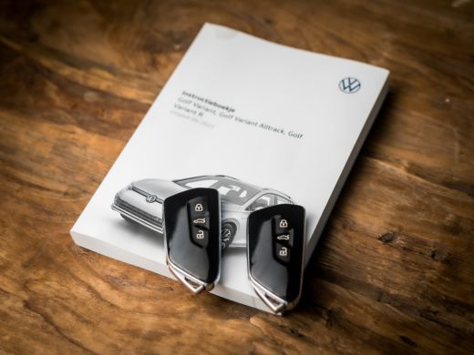 Volkswagen Golf 1.0 TSI Sportline (APPLE CARPLAY, GROOT NAVI, PARKEERSENSOREN, KEYLESS, GETINT GLAS, SPORTSTOELEN... ActivLease financial lease